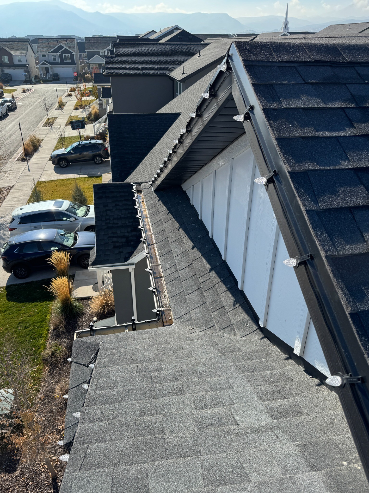 Black clips and black socket wire coordinated with black roof trim in daylight